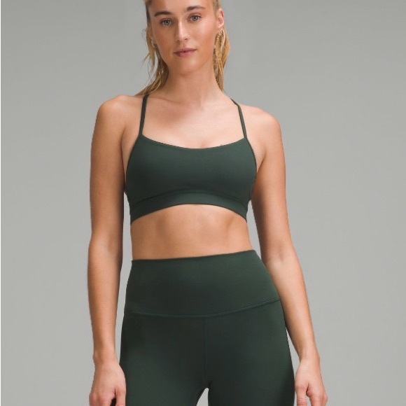 Lululemon legacy green hotty hot shorts, flow y bra and align legging 25” shorts - Picture 2 of 8